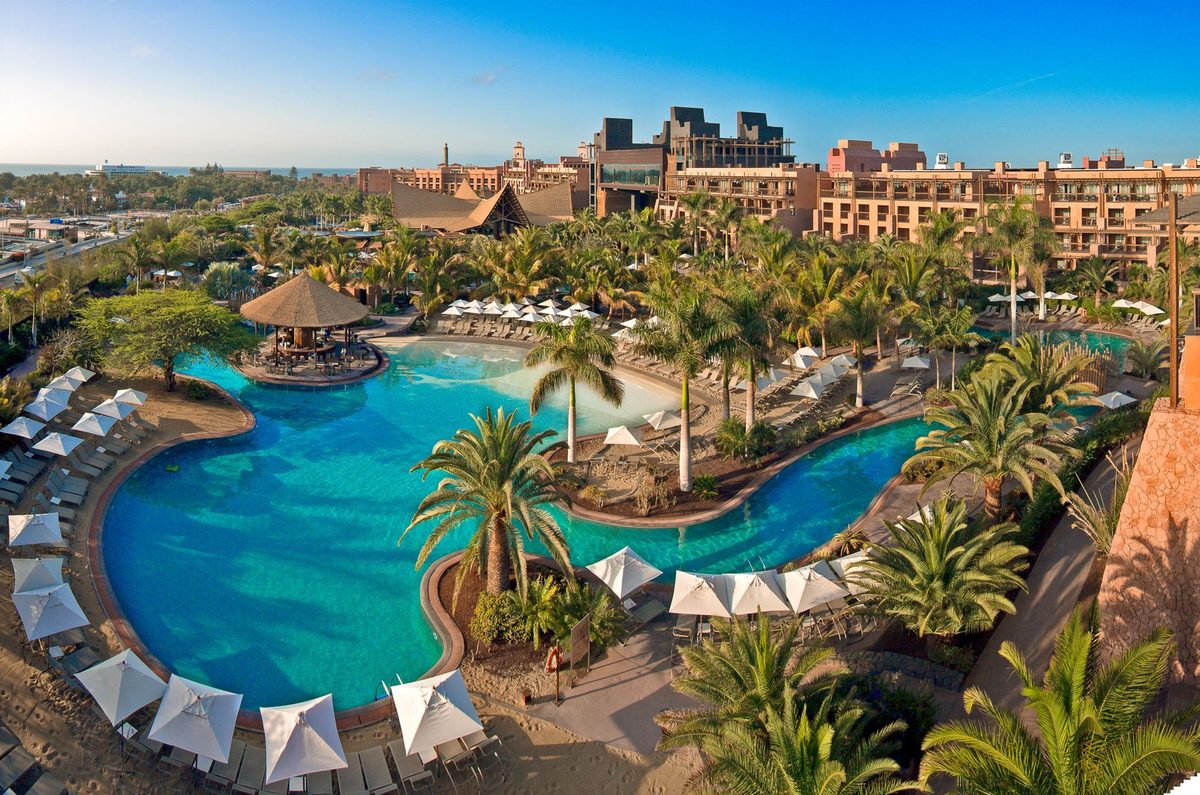Its river-style pool in the pool gardens — no water park or slides at this hotel